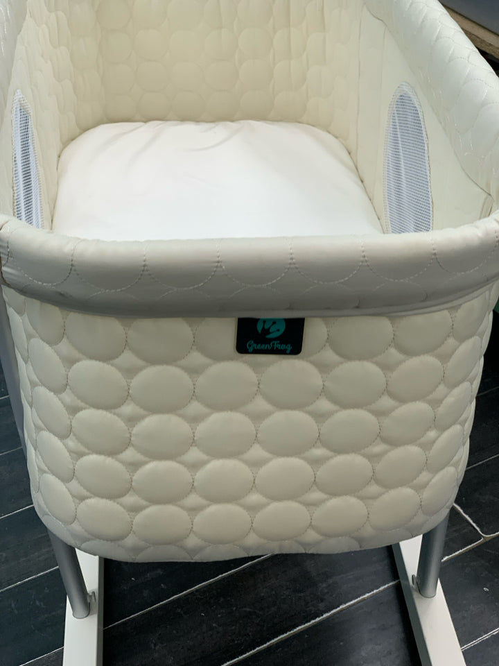 Green Frog Lily Pod Bassinet