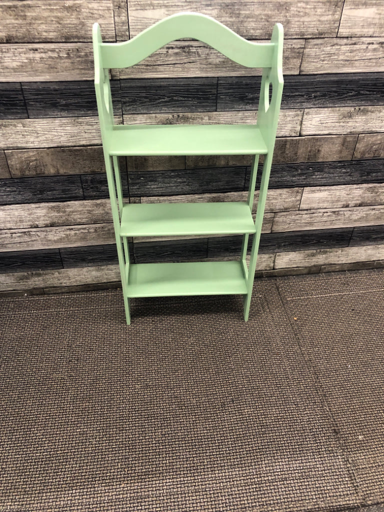 GREEN SMALL 3 SHELF W/ HEART CUTOUT.
