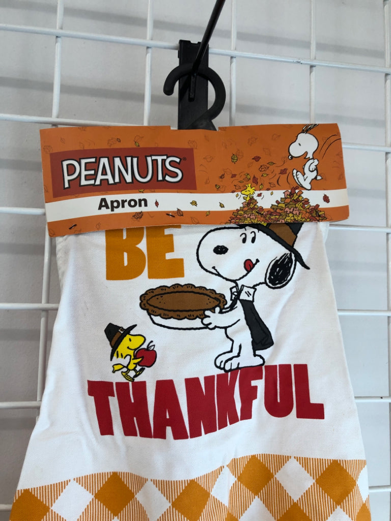 NWT PEANUTS THANKSGIVING APRON.