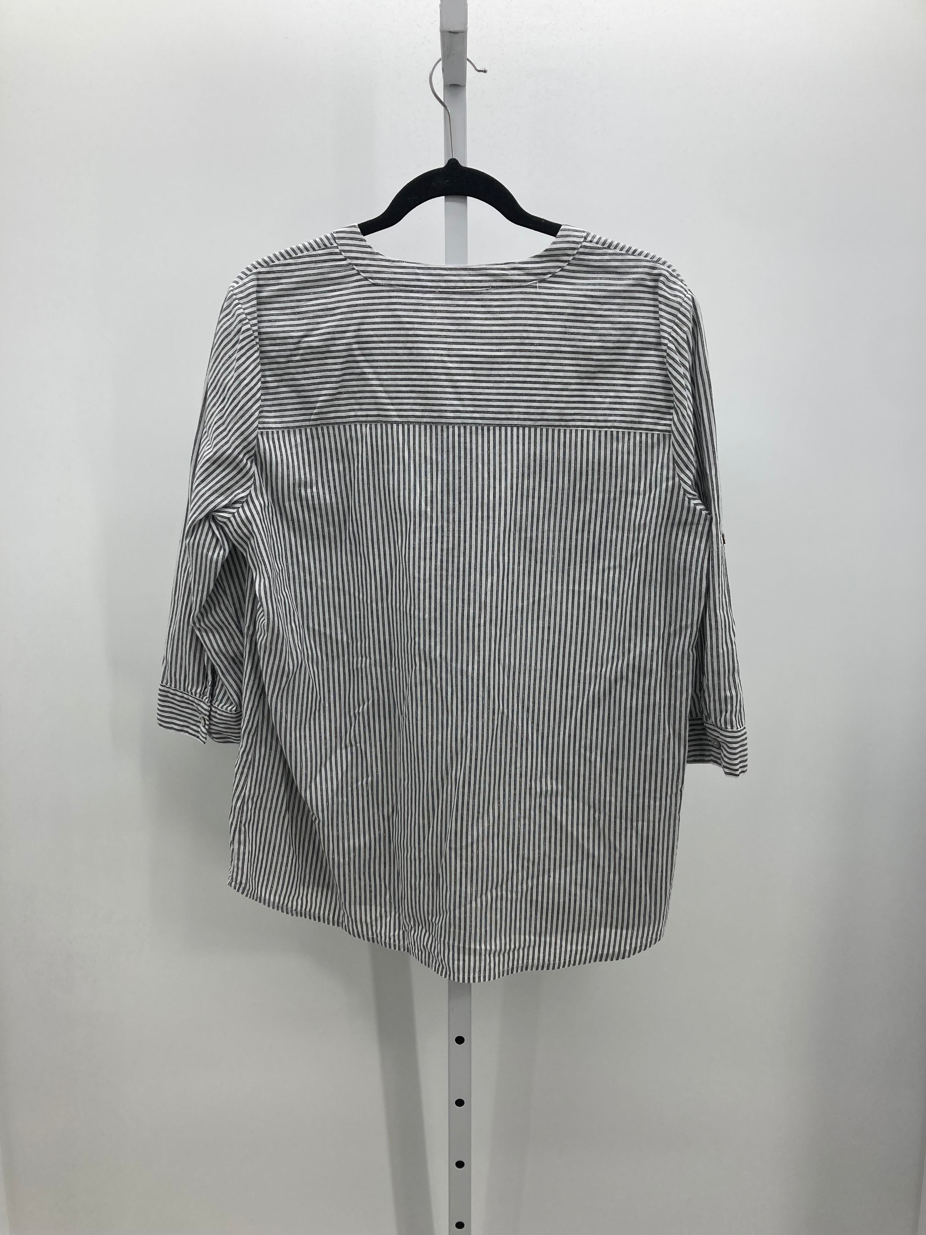 Size Extra Large Misses 3/4 Sleeve Shirt