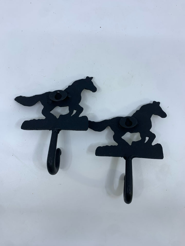 2PC BLACK HORSE WALL-HOOKS.