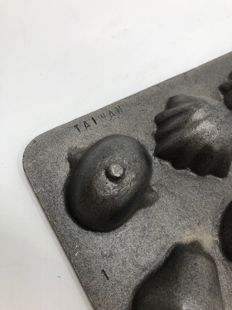 CAST IRON AUTUMN MINI MUFFIN PAN.