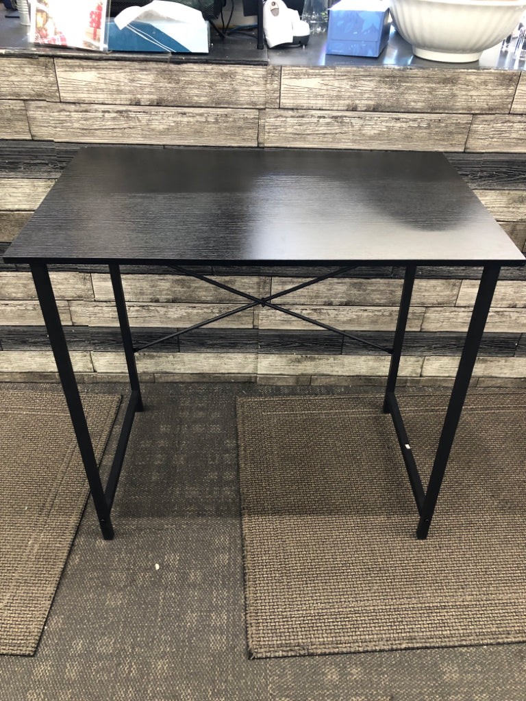 SIMPLE BLACK WOOD DESK W/METAL LEGS.