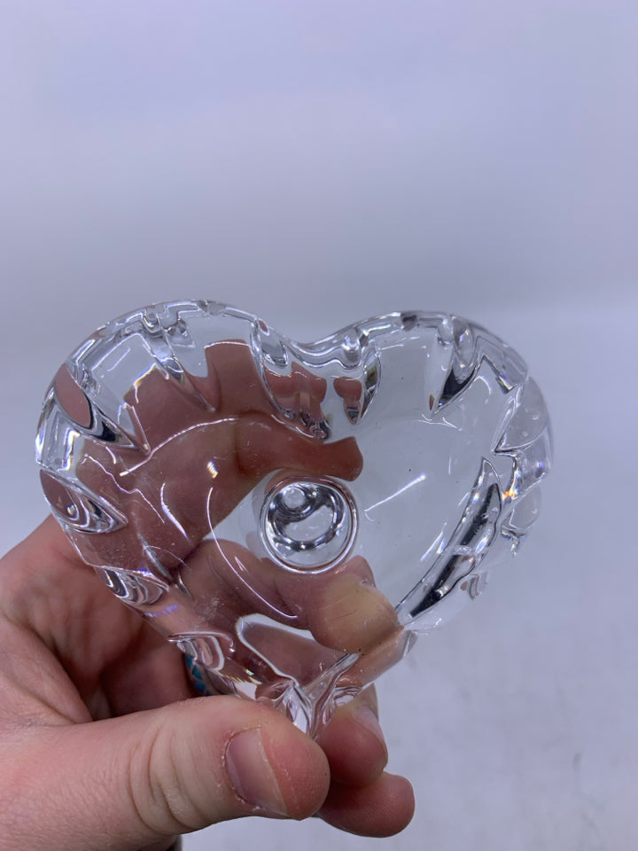 GLASS HEART SHAPED RING CATCH.