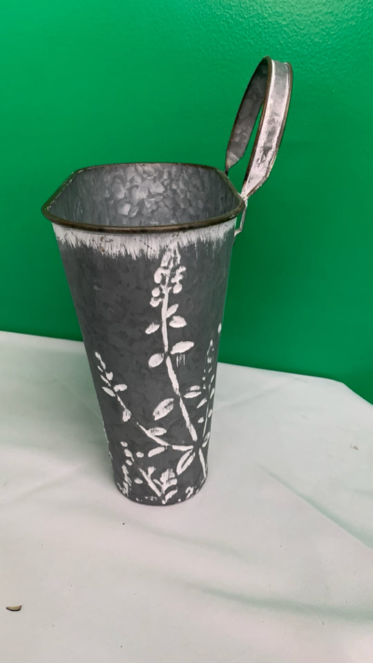 GALVANIZED METAL WALL POCKET W WHITE FLORAL.