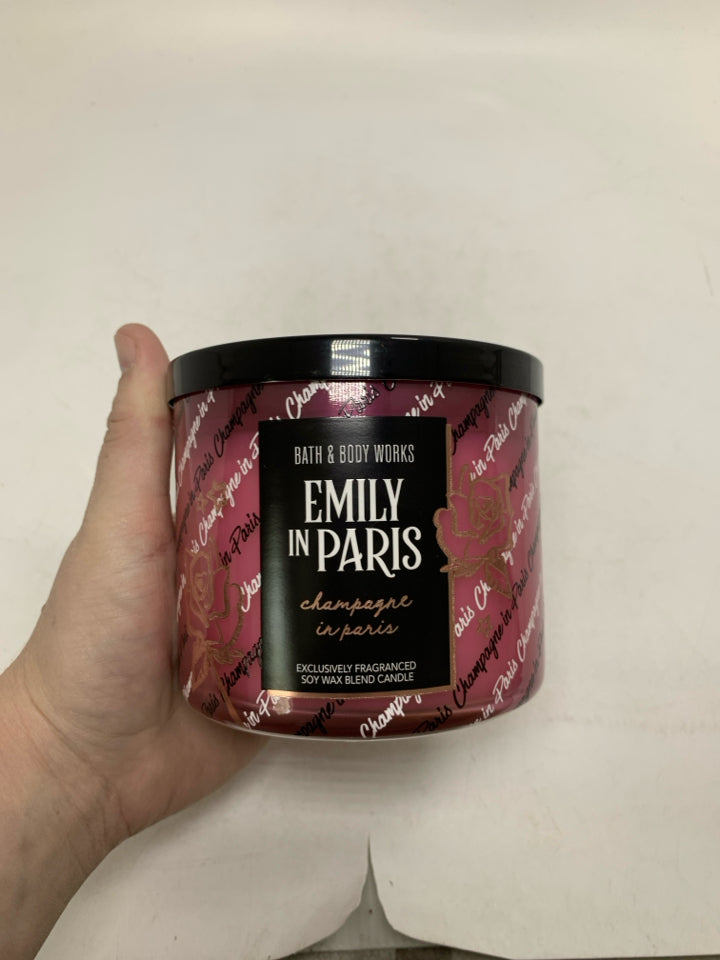 EMILY IN PARIS.