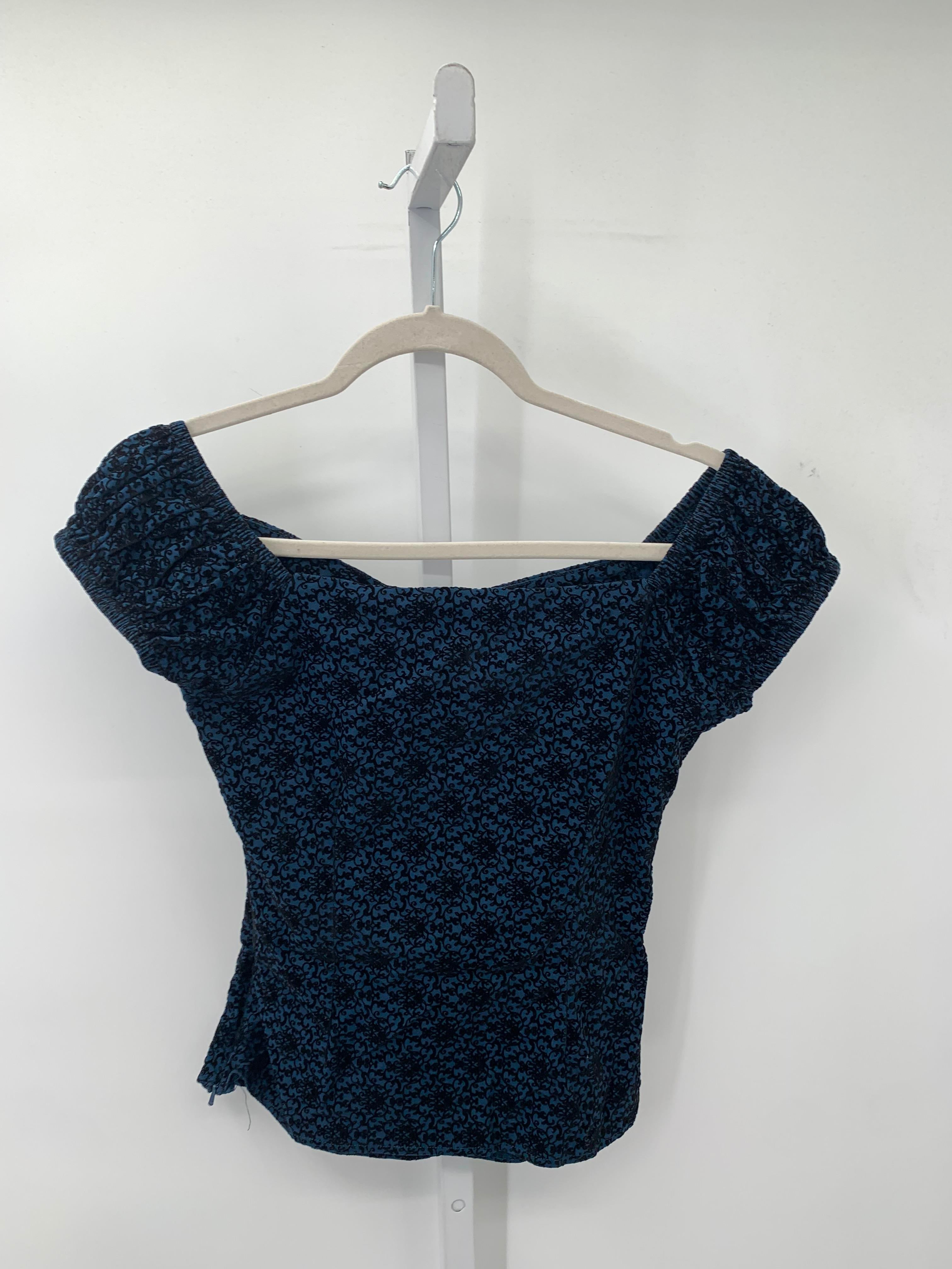 Size Large Juniors Sleeveless Shirt