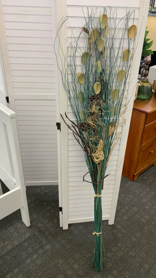 FAUX BLUE GRASS AND PEAPODS VASE FILLER.
