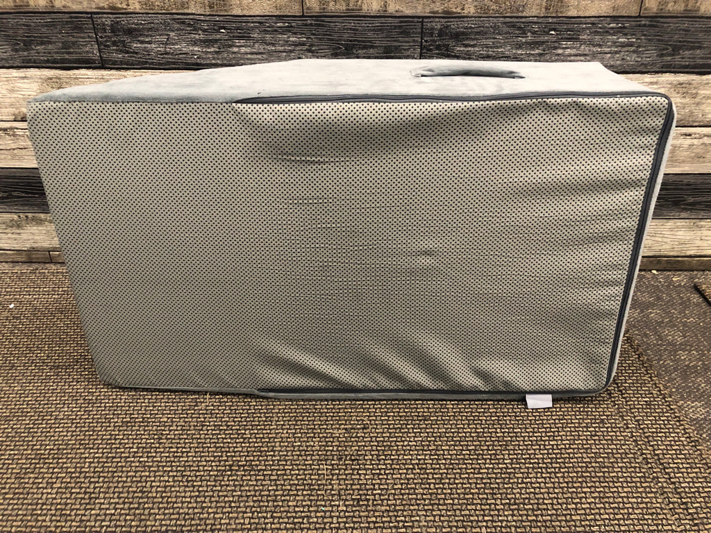 SOFT KNEE CUSHION W/WASHABLE GRAY COVER.
