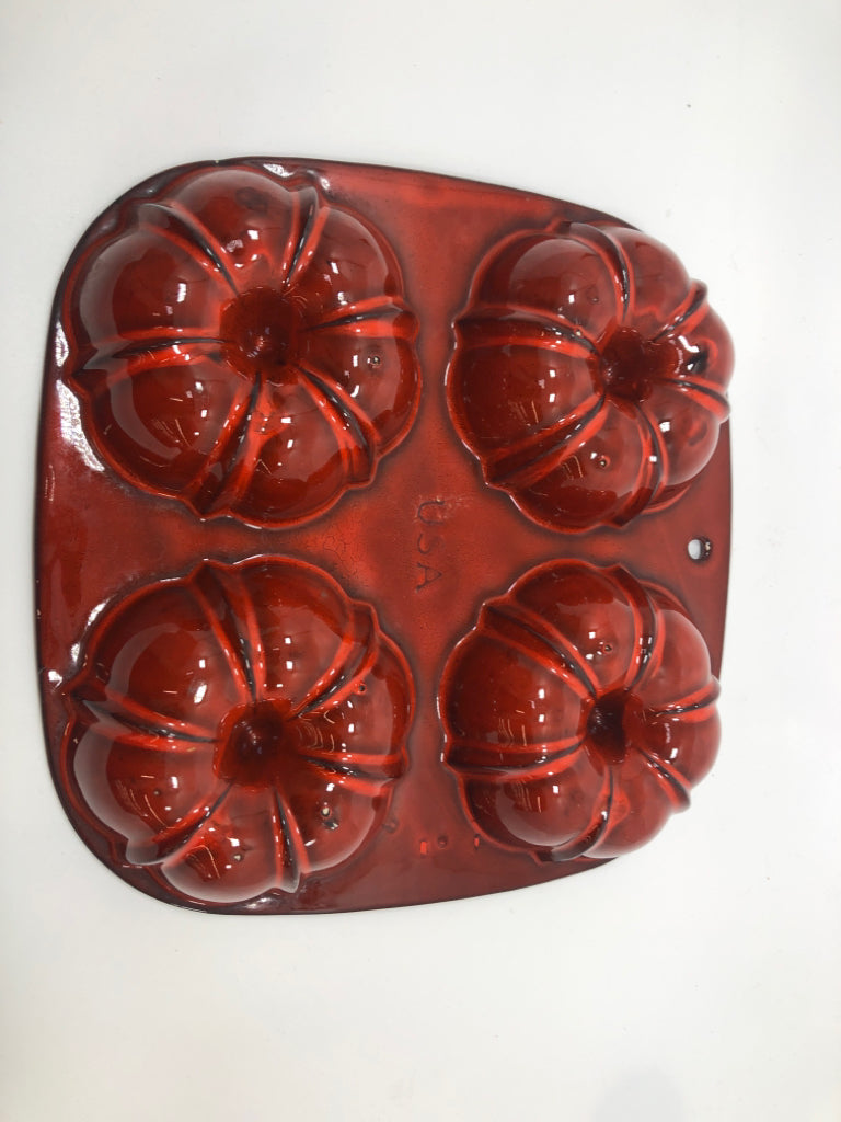 VTG ORANGE CERAMIC MINI BUNDT CAKE MOLD.