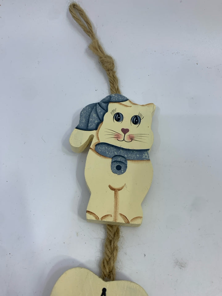 CAT AND HEARTS WOOD HANGING DECOR.