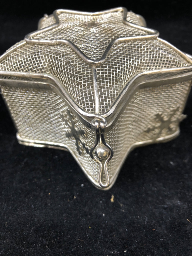 SILVER MESH STAR JEWELRY BOX.