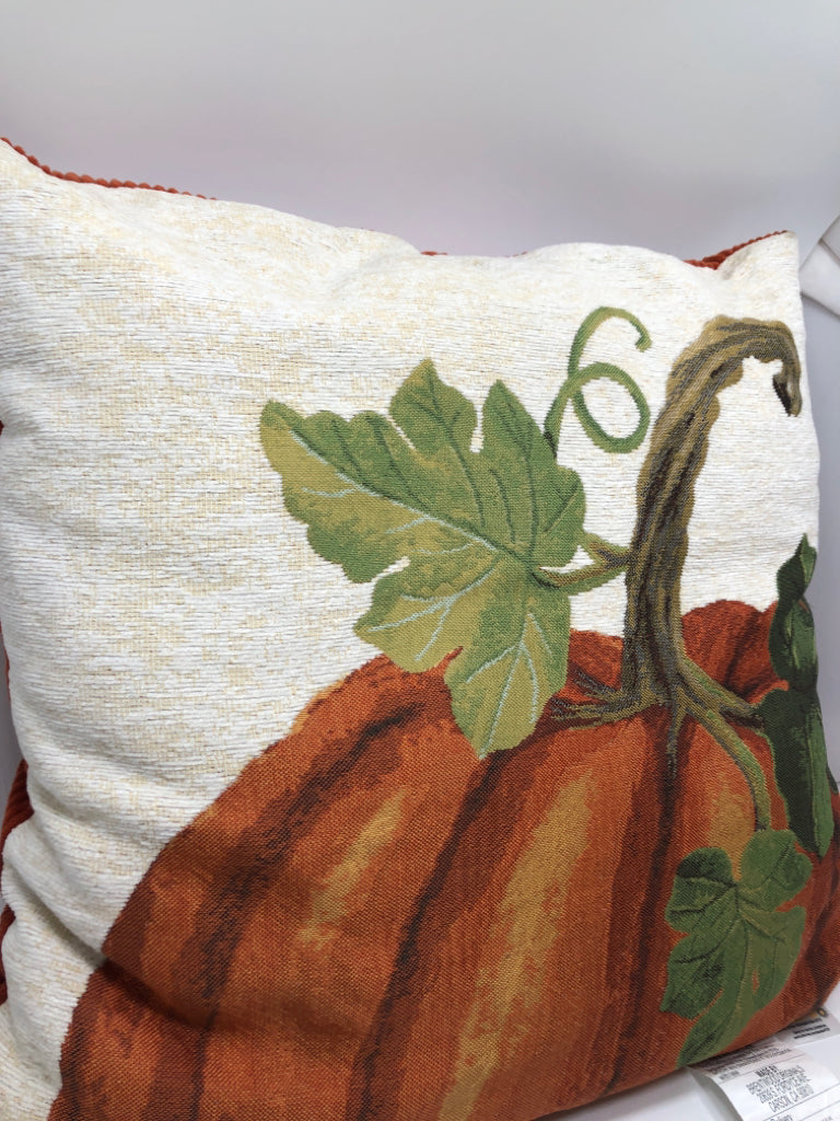 PUMPKIN/CREAM/ORANGE ACCENT PILLOW.