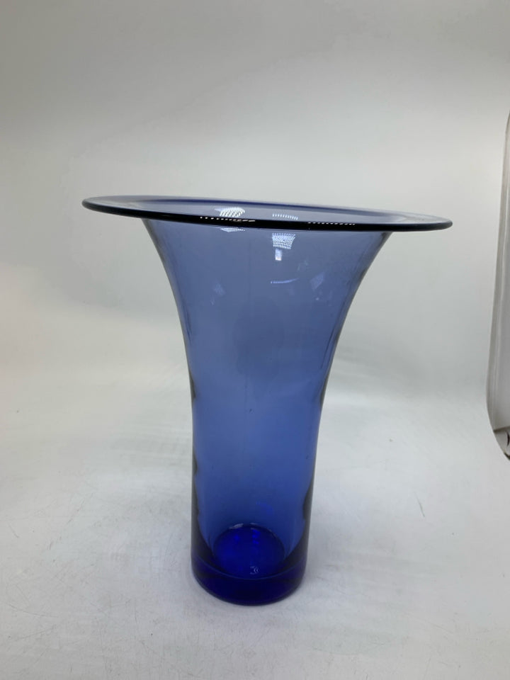 BLUE HEAVY BOTTOM GLASS VASE W/ FLARED TOP 9.