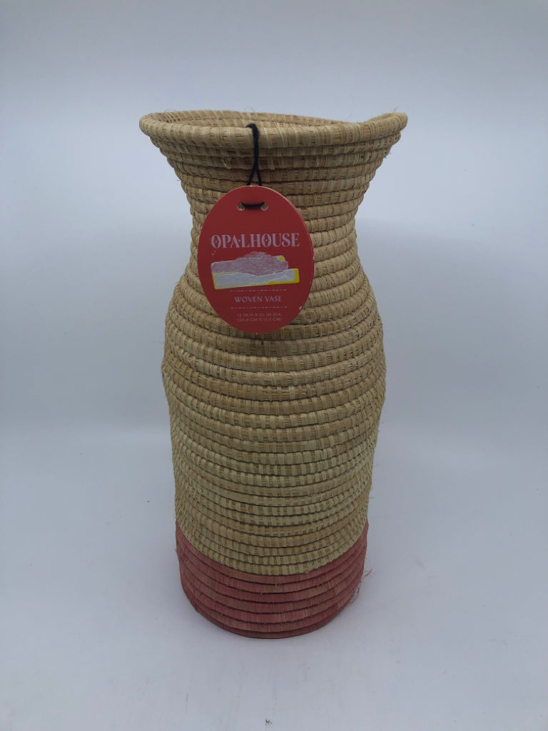 WOVEN BASKET VASE W/ DARK PINK BOTTOM.