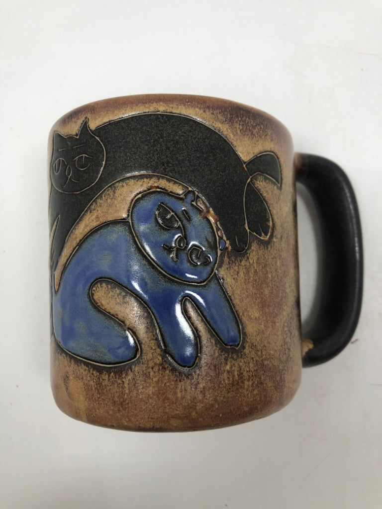 ETCHED CATS STONEWARE MUG.