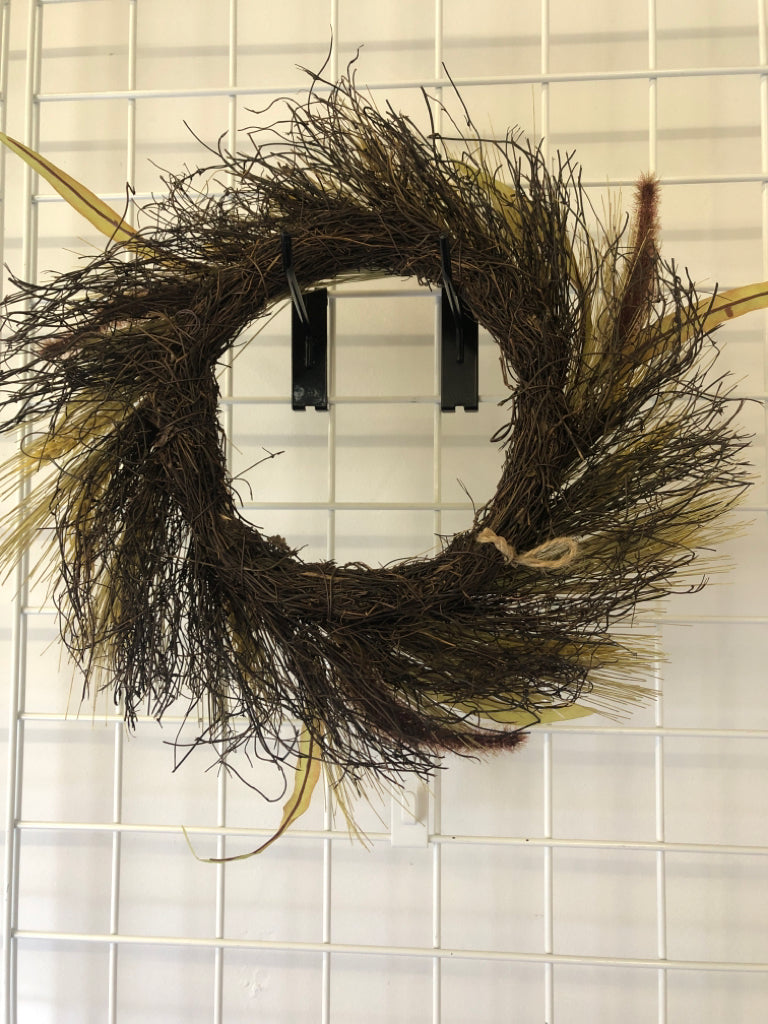 FAUX GRASSES WREATH.