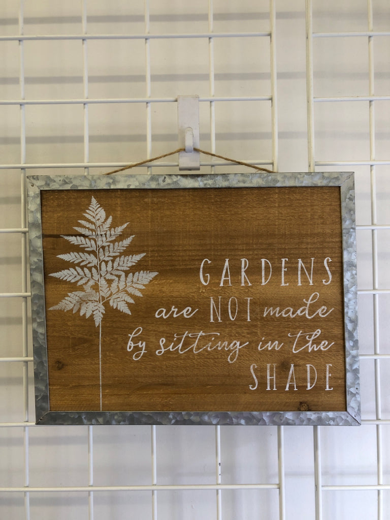 WOOD GARDENS SIGN W METAL.