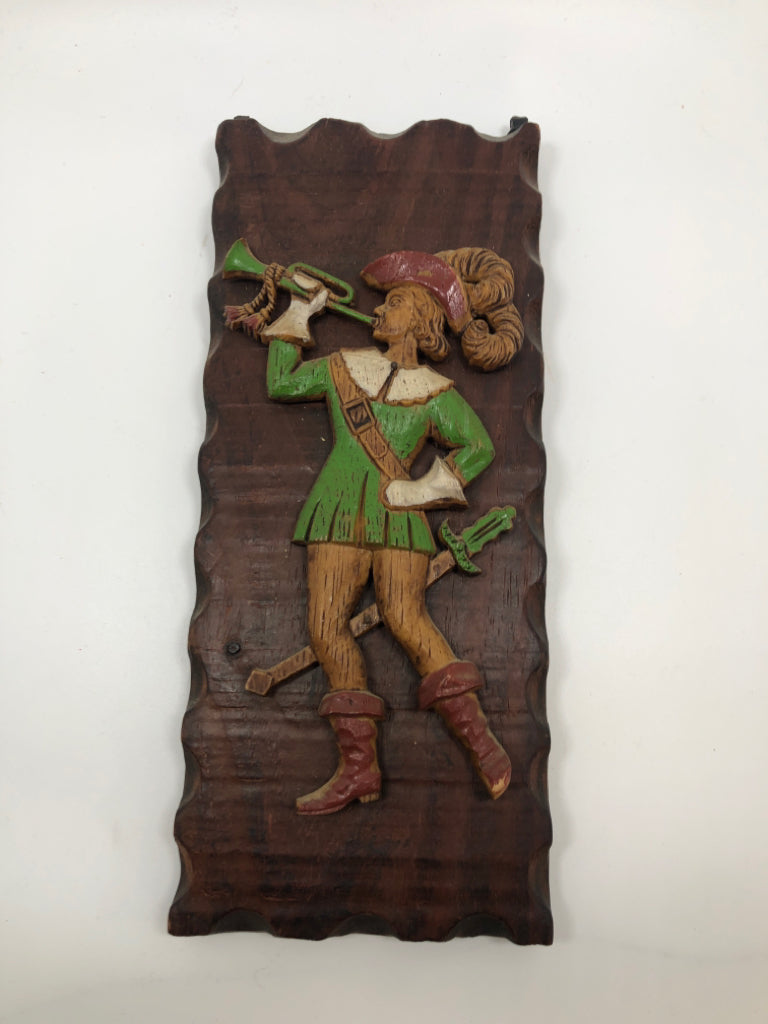VTG DARK WOOD WALL PLAQUE MUSICIAN IN GREEN.