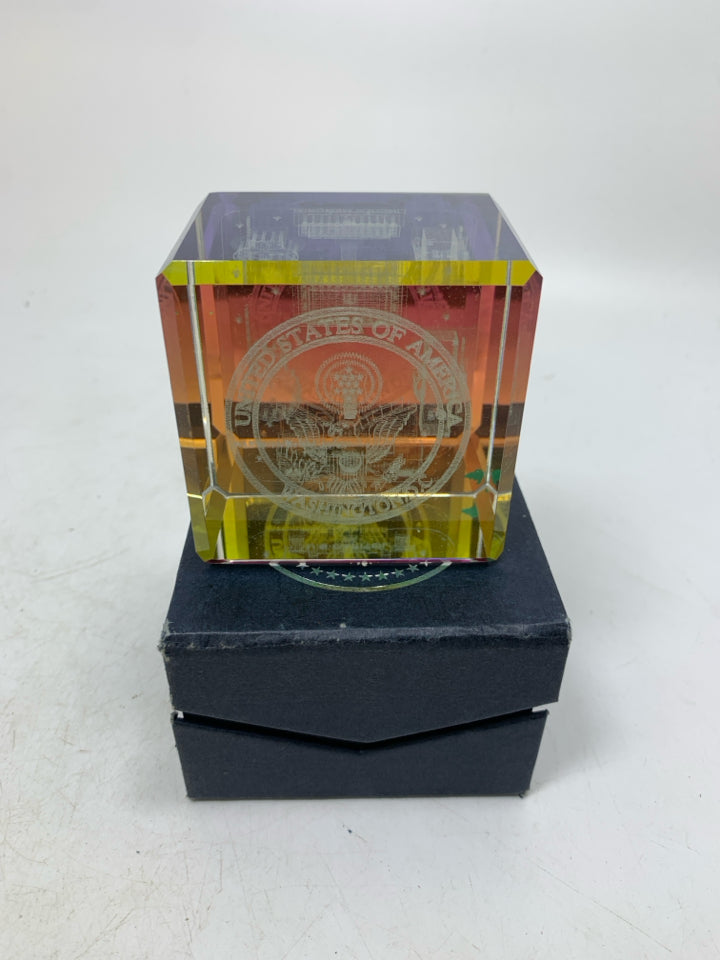 IN BOX WASHINGTON DC MONUMENTS 3D LASER ETCHED HOLOGRAPHIC CRYSTAL PAPERWEIGHT.
