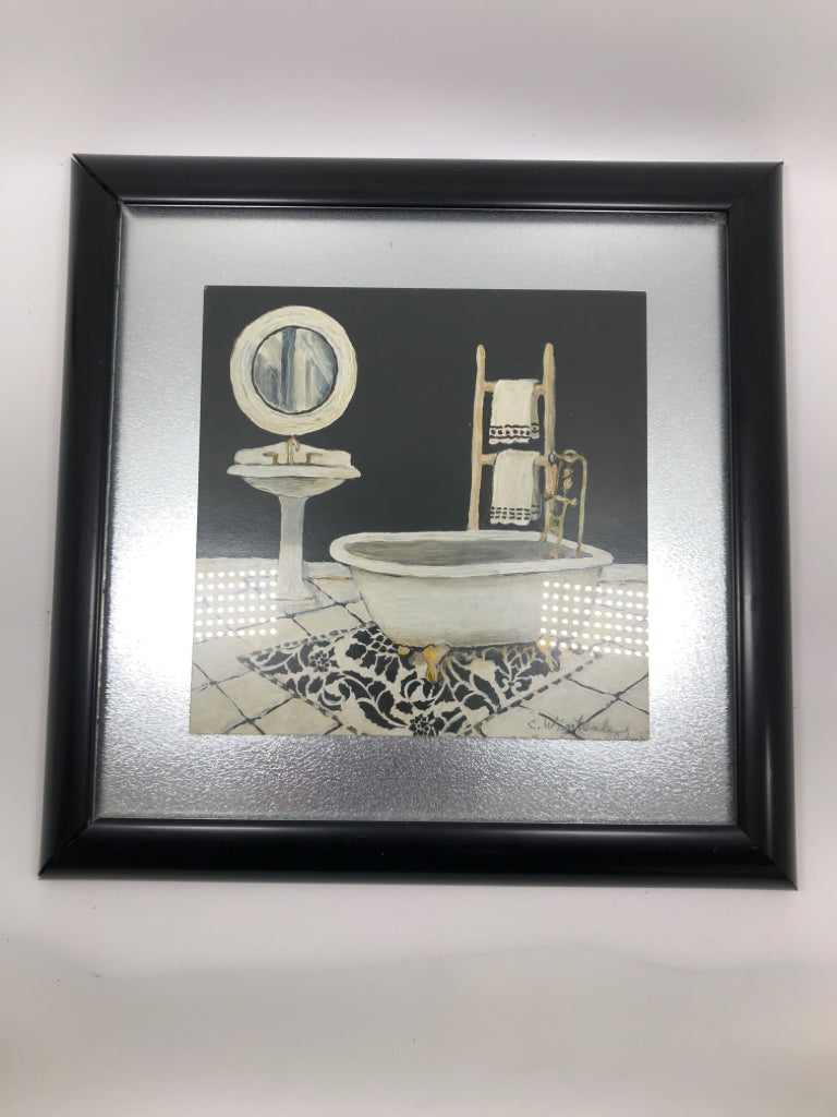 METALLIC PAINTED BATHROOM WALL-HANGING.