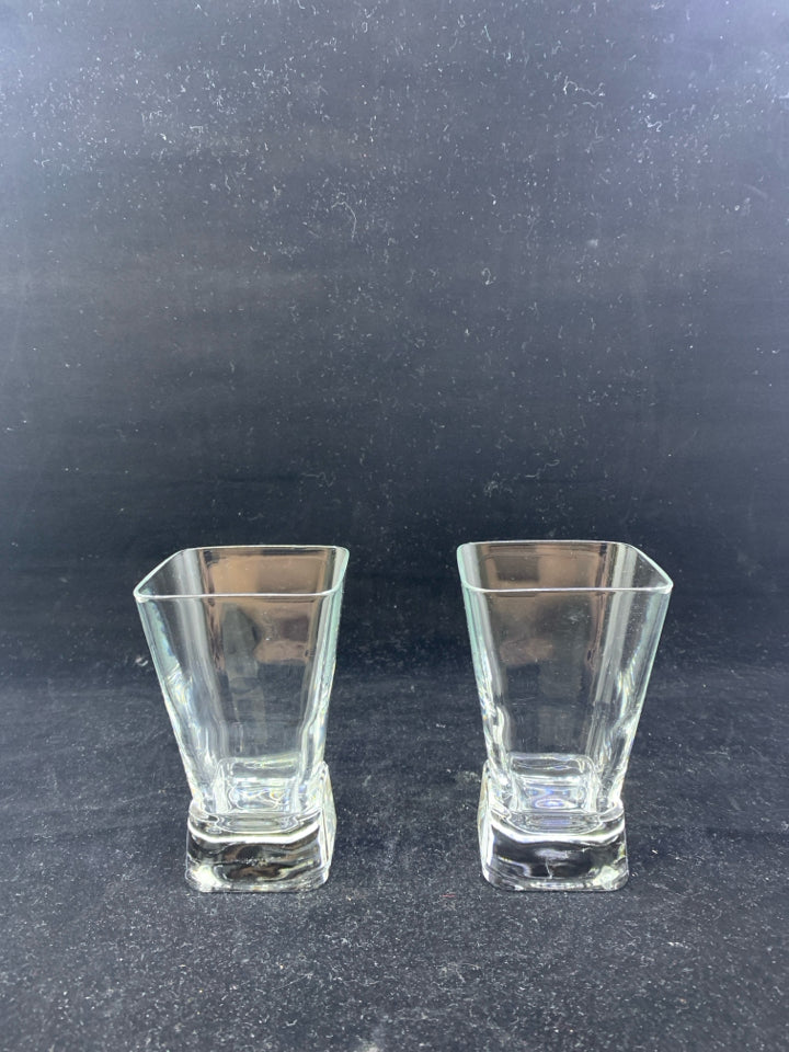 2 SQUARE BOTTOM GLASSES.