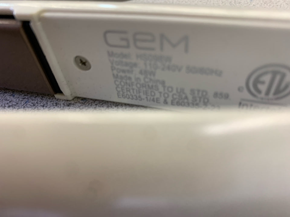 GEM 1" DIGITAL STYLING IRON.