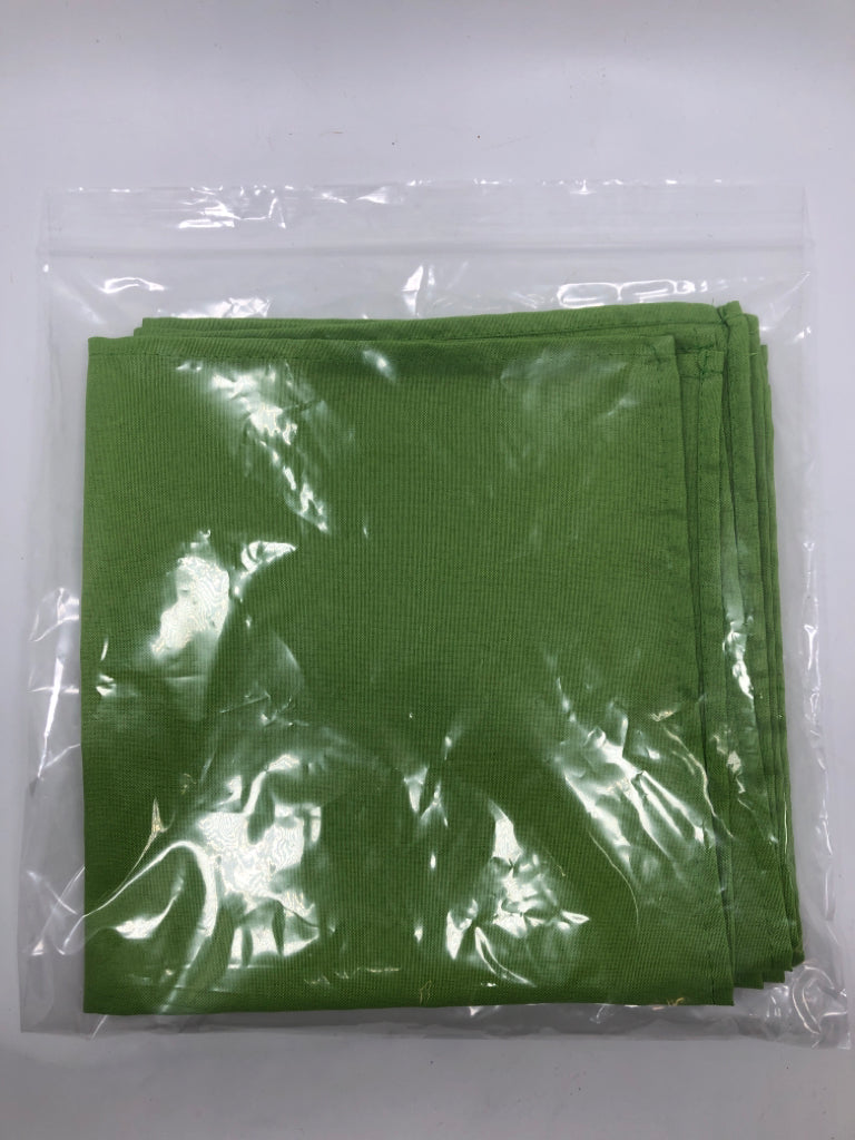 4 GREEN NAPKINS.