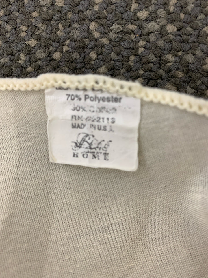 CREAM SHEER ROUND TABLECLOTH.