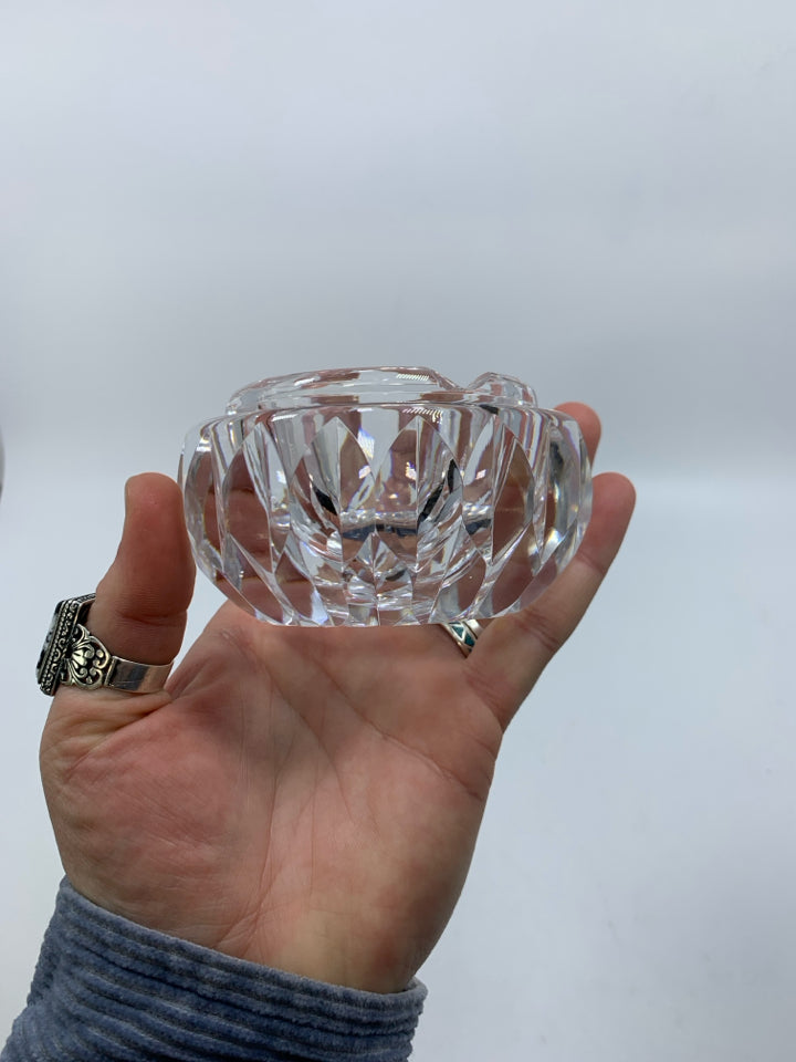 VTG CUT CRYSTAL ASHTRAY.