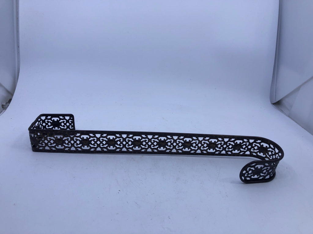 BROWN METAL OVER DOOR WREATH HOOK.