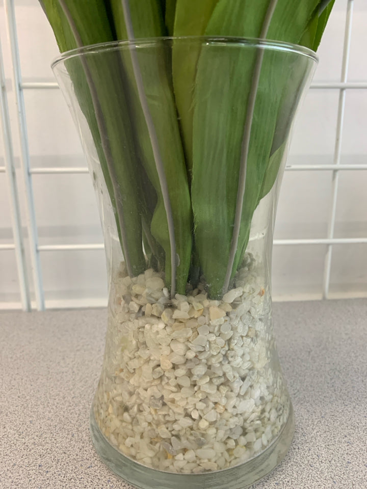 FAUX CALLA LILIES IN GLASS VASE W/GRAVEL.