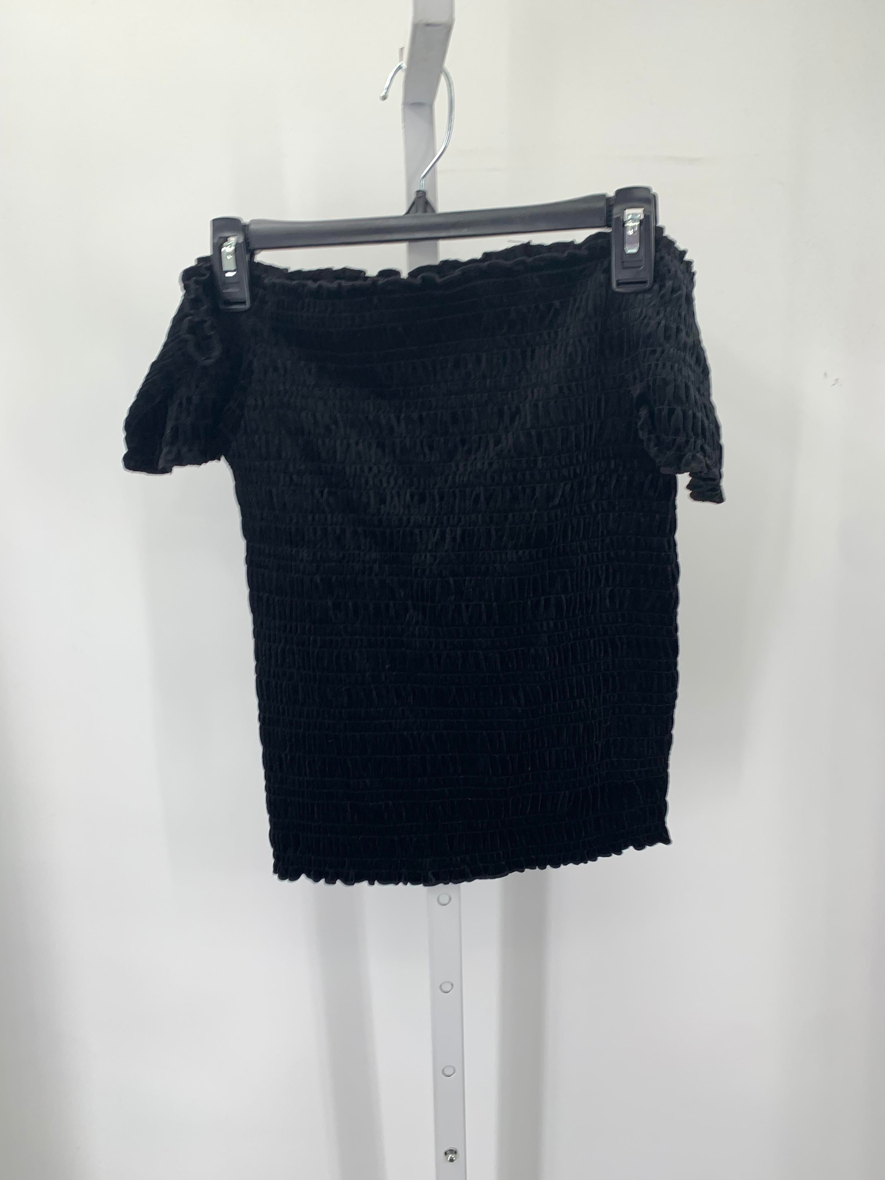 Size Large Juniors Short Sleeve Shirt