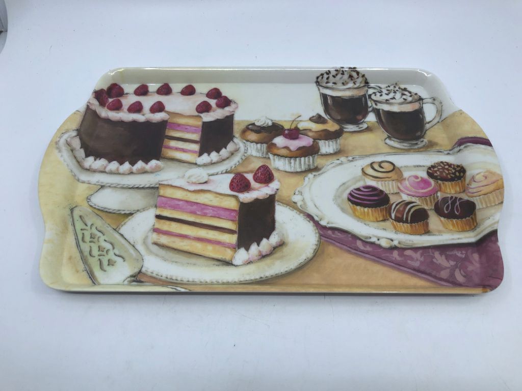 CAKE RECTANGLE SERVING PLASTIC TRAY.