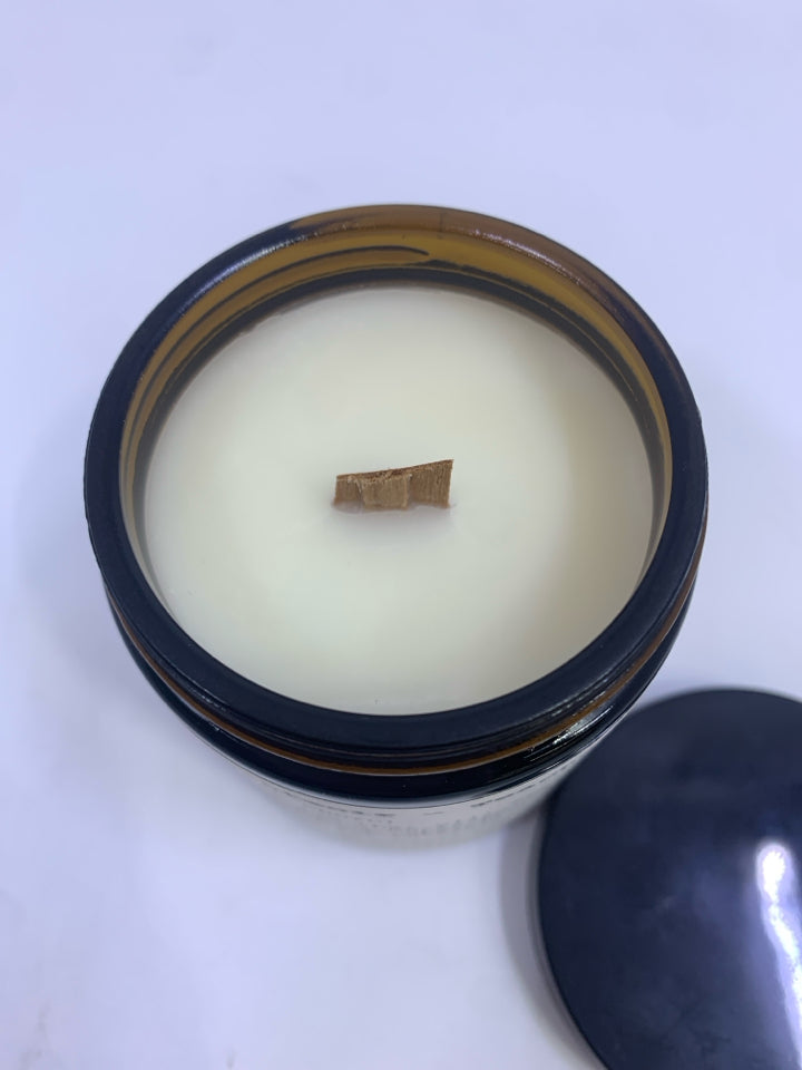 HIMALAYAN CEDAR AND JASMINE CANDLE.