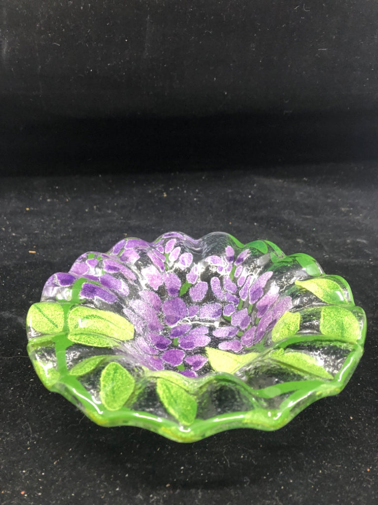 PURPLE AND GREEN WAVY EDGE FLORAL BOWL.