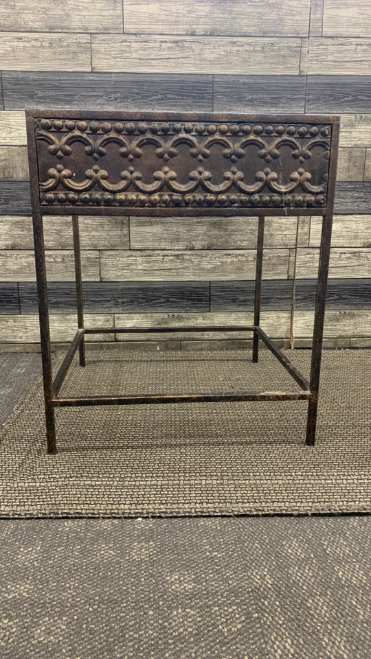 METAL AND GLASS TOP PLANT STAND.