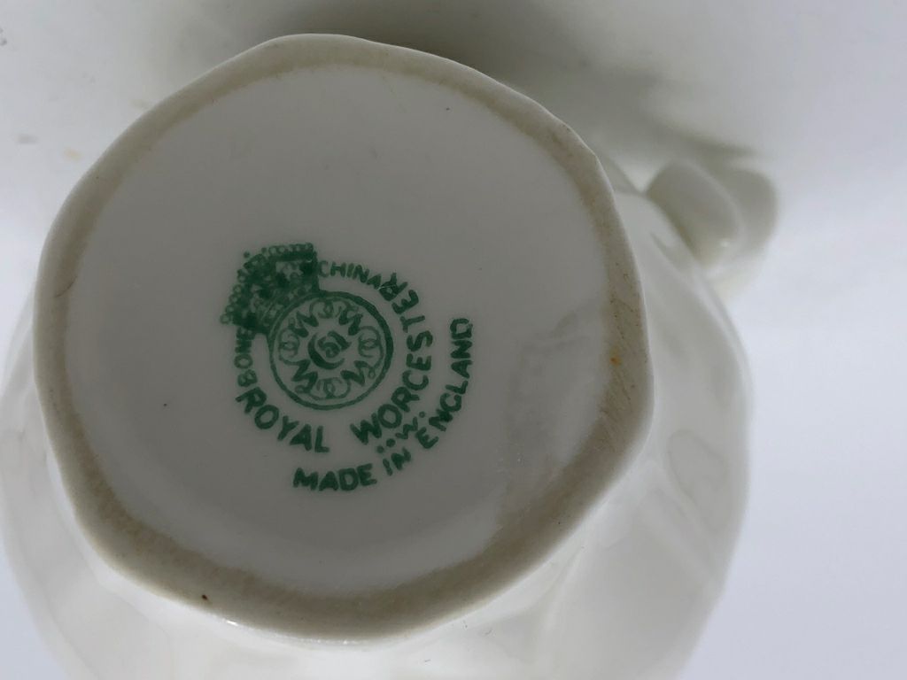 VTG WHITE ROYAL WORCESTER PITCHER.