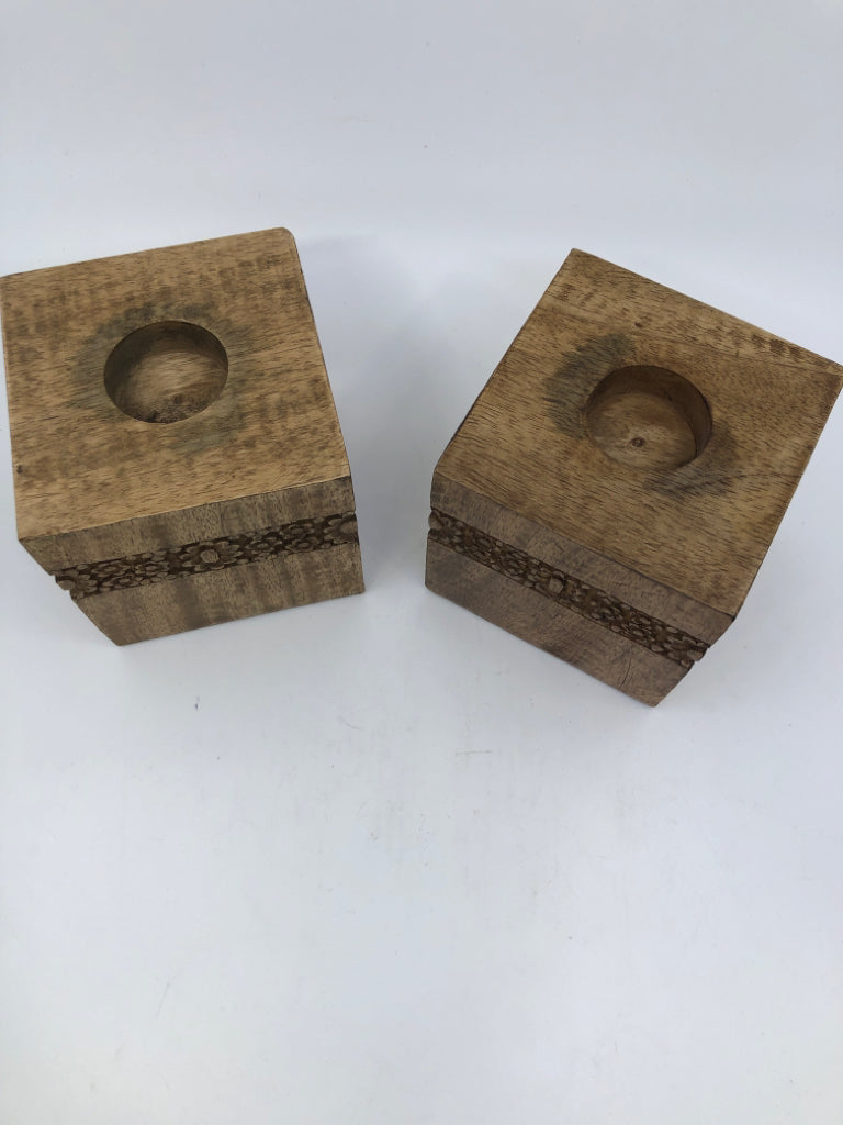 2 SQUARE WOOD CARVED FLOWERS TEA LIGHT HOLDERS.