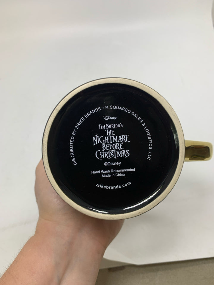 NIGHTMARE BEFORE CHRISTMAS MUG GOLD DETAILS.