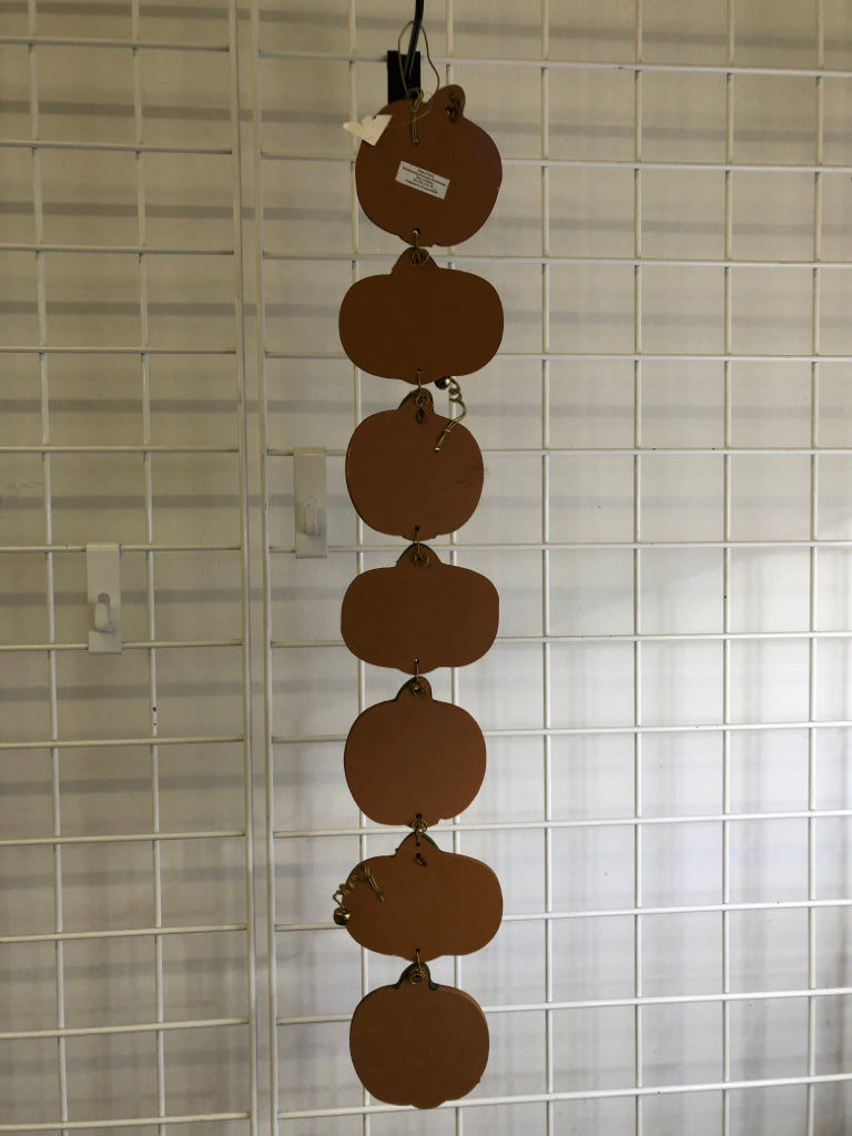 WOOD WELCOME PUMPKIN DOOR HANGING.
