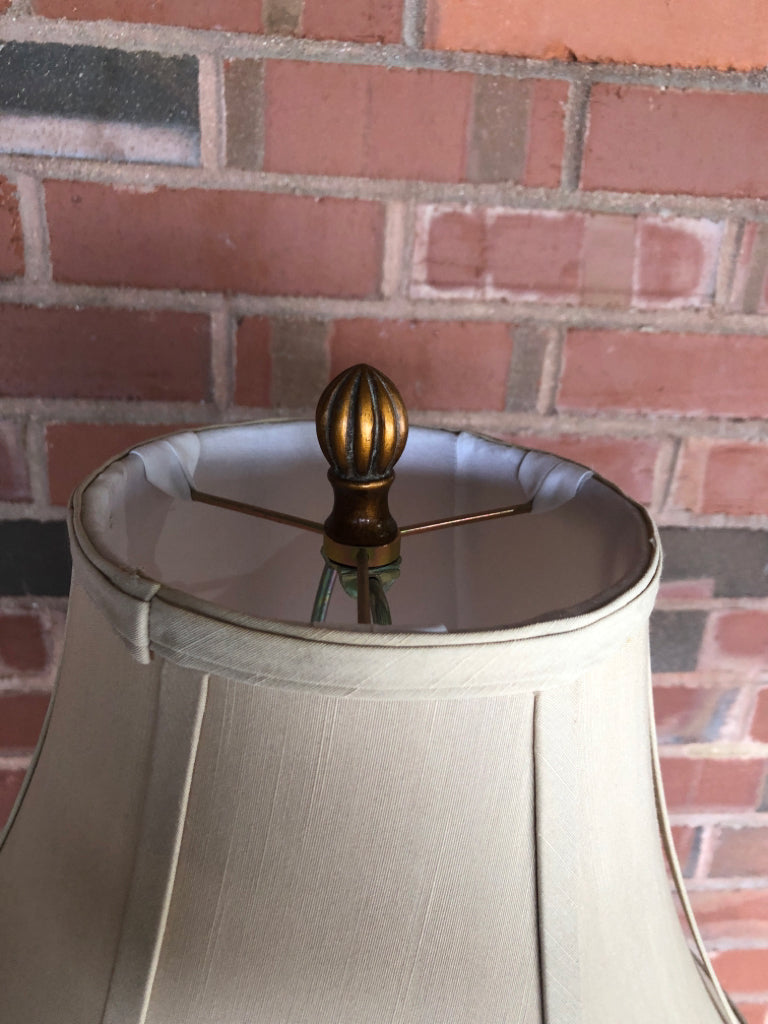 VTG-STYLE BRASS FLOOR LAMP W/CREAM SHADE.
