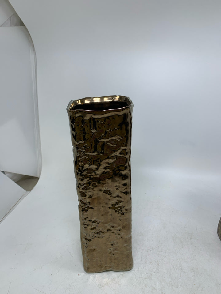 METALLIC TEXTURED VASE.