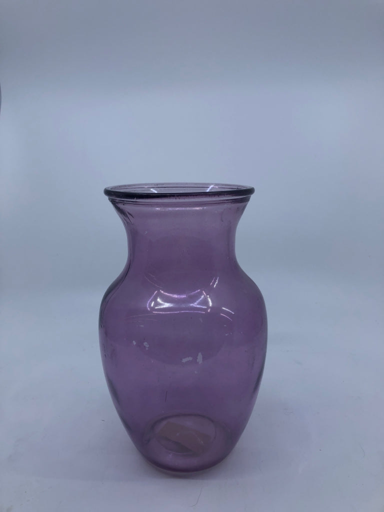 PURPLE GLASS VASE.