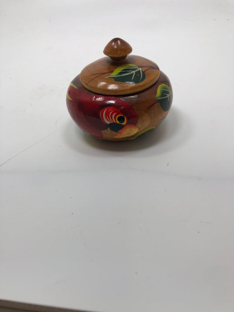 SMALL WOOD BOX W/PAINTED PARROT.