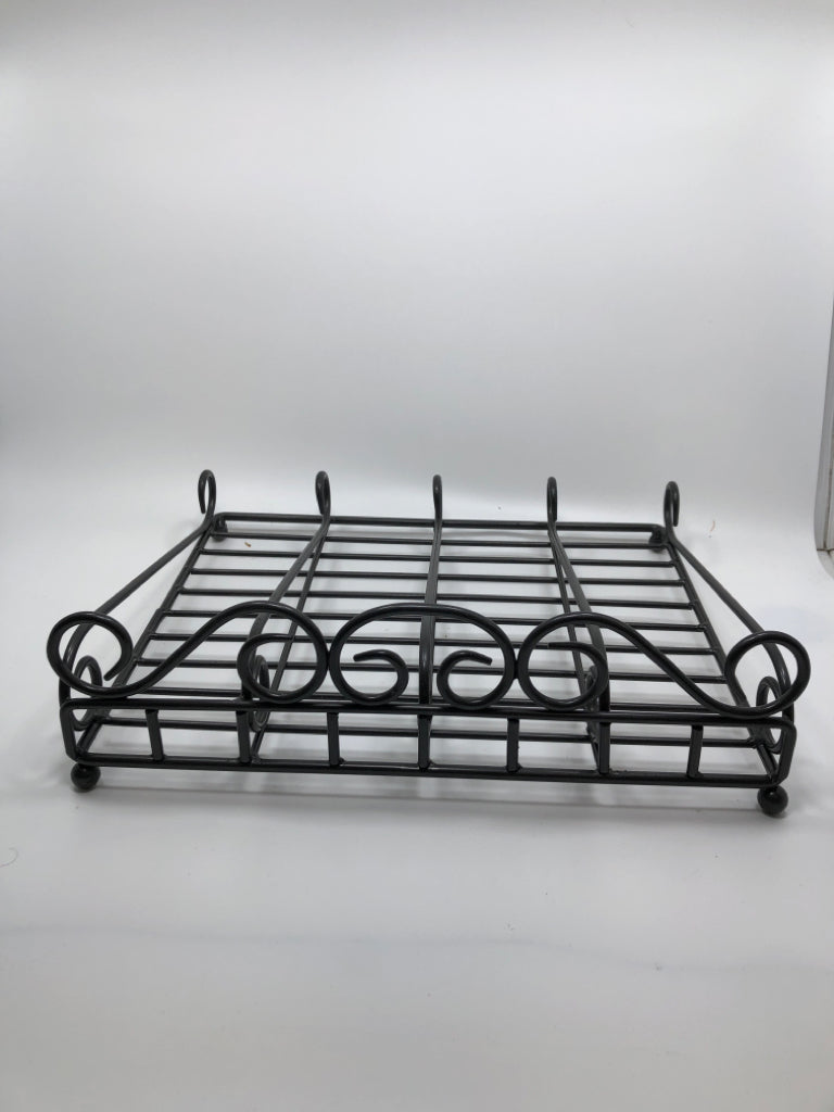 METAL SCROLL UTENSIL ORGANIZER.