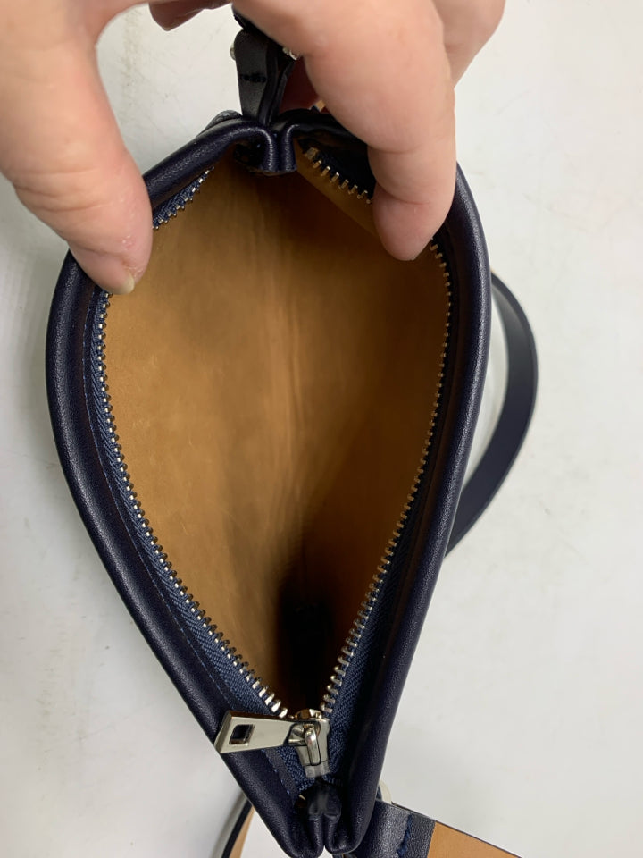 Michael Kors Waist Fanny Pack Signature Logo Canvas