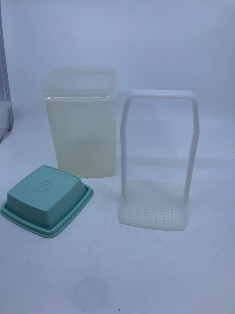 VTG TUPPERWARE BREAD CONTAINER.