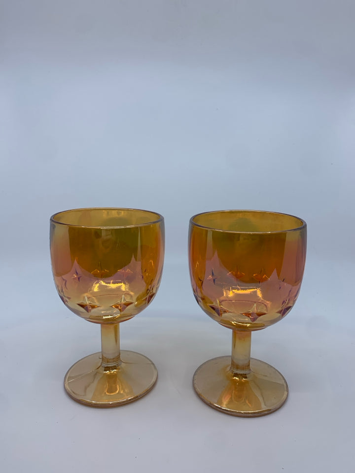 2 ORANGE IRIDESCENT WINE GLASSES.