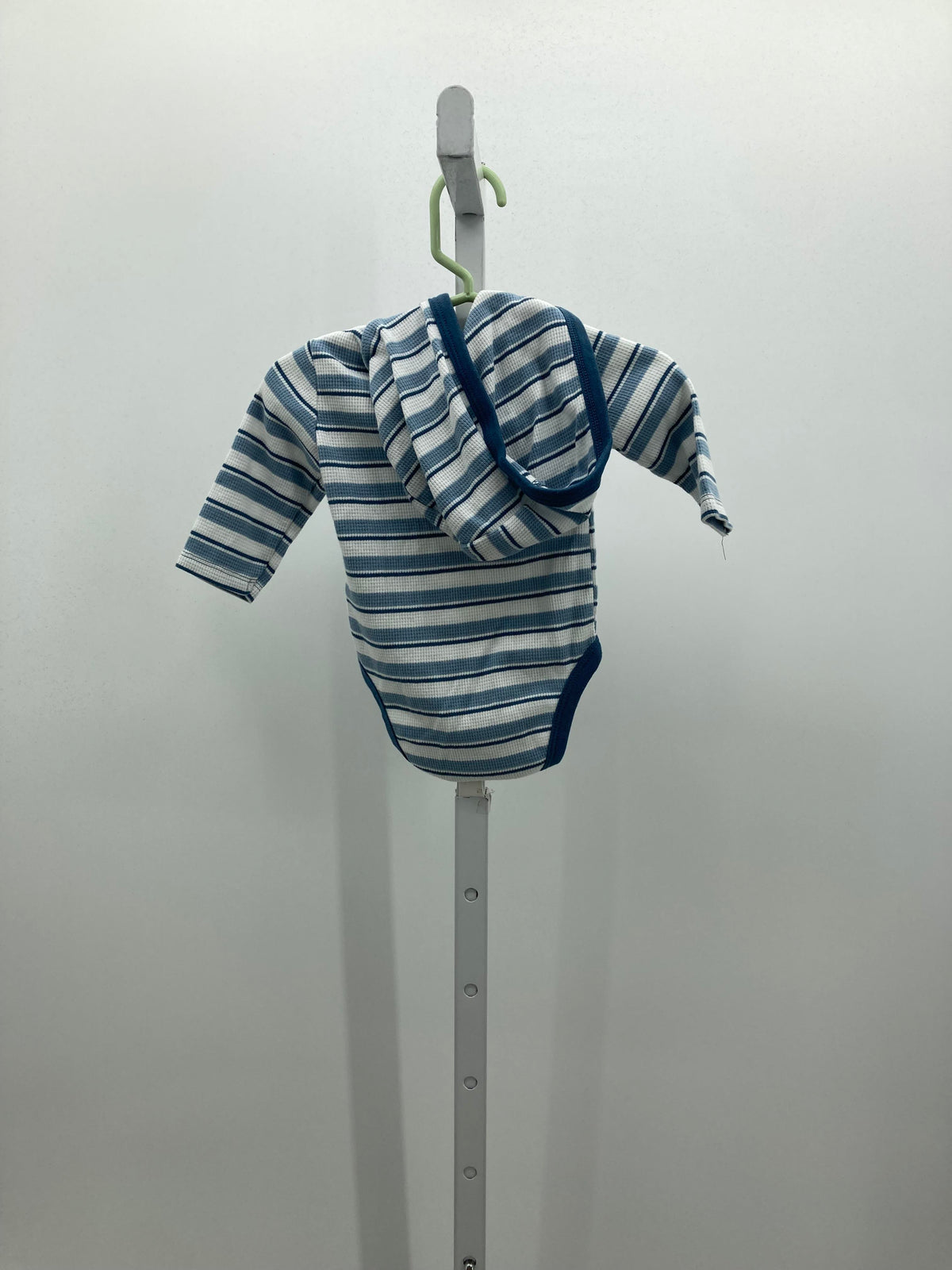 HOODED WHITE STRIPES